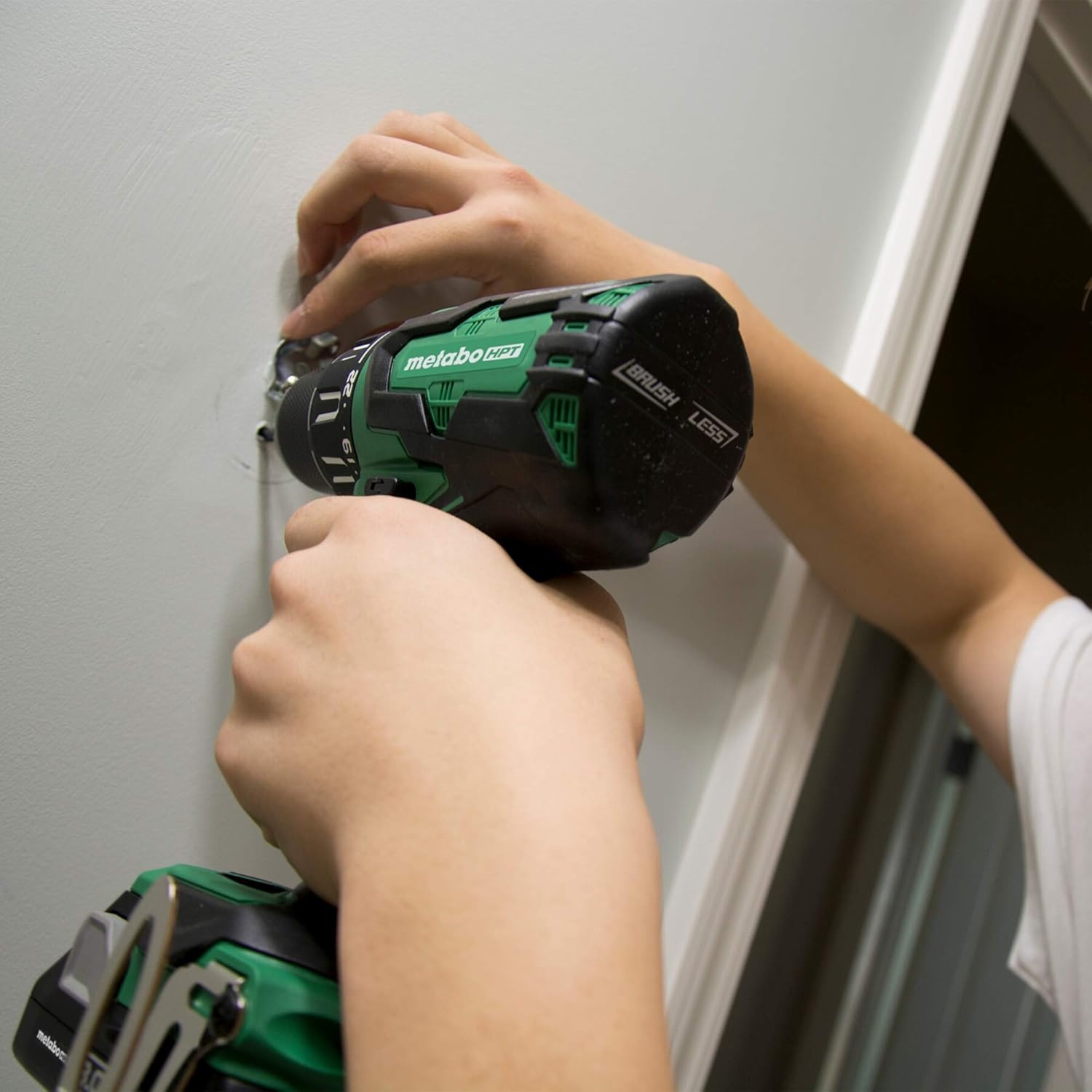 Metabo HPT 18V Cordless Brushless Hammer Drill Kit, include 2-18V 6.0Ah Lithium Ion Slide-Type Batteries, Reactive Force Control, 1,205 In/Lbs of Turning Torque (DV18DBL2)(Metabo HPT DV18DBL2)