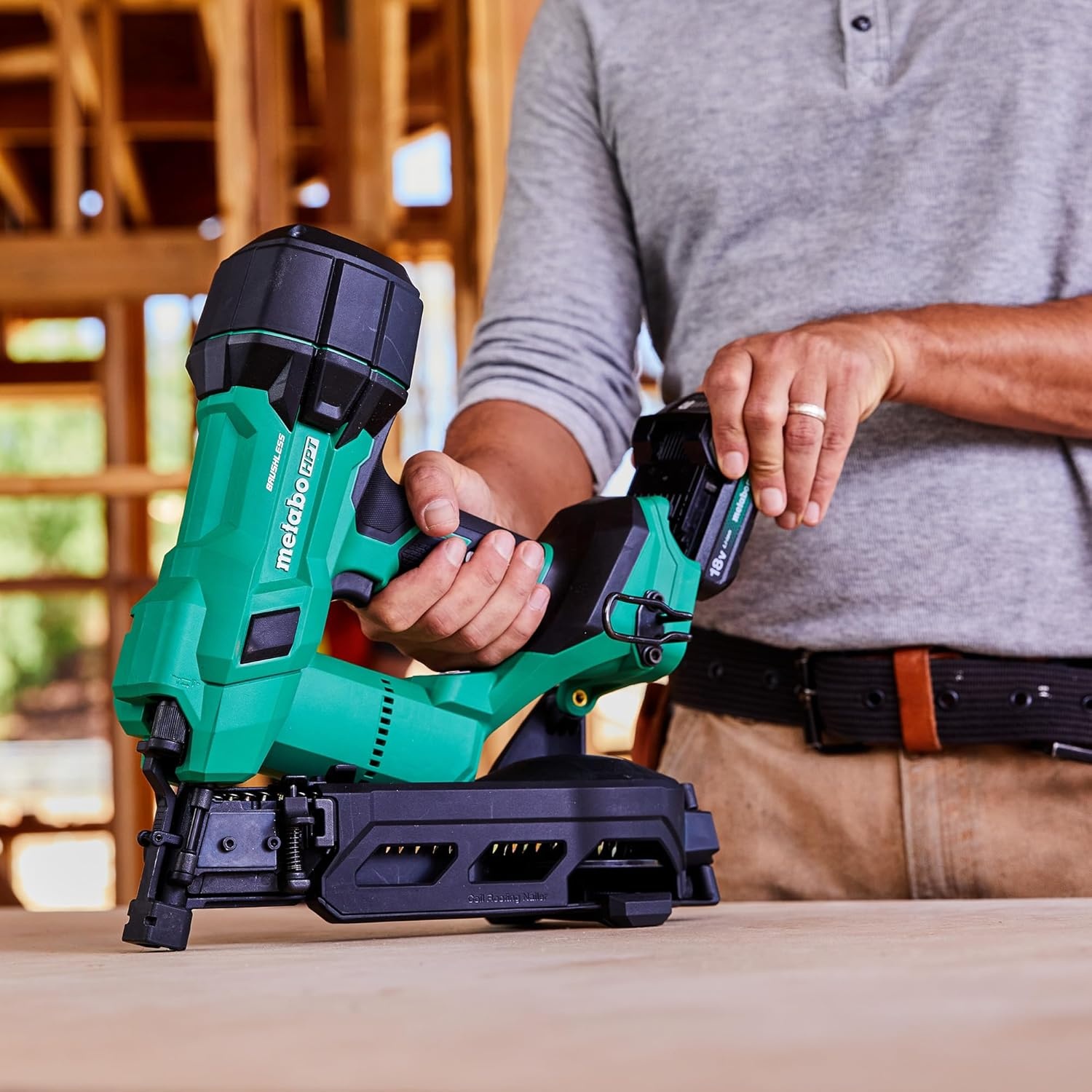 Bundle of Metabo HPT 18V MultiVolt™ Cordless Coil Roofing Nailer Kit, NV1845DA + Metabo HPT 18V/36V MultiVolt™ Battery | 2.5Ah / 5.0Ah | 380083M